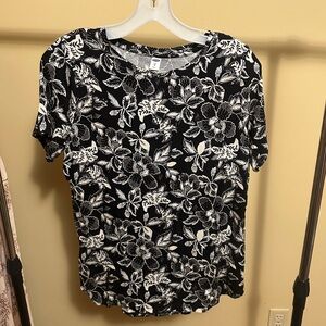 Old Navy Black and White Floral Short Sleeve Top